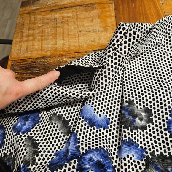 Express Skirt - Size 6 - Picture 4 of 8